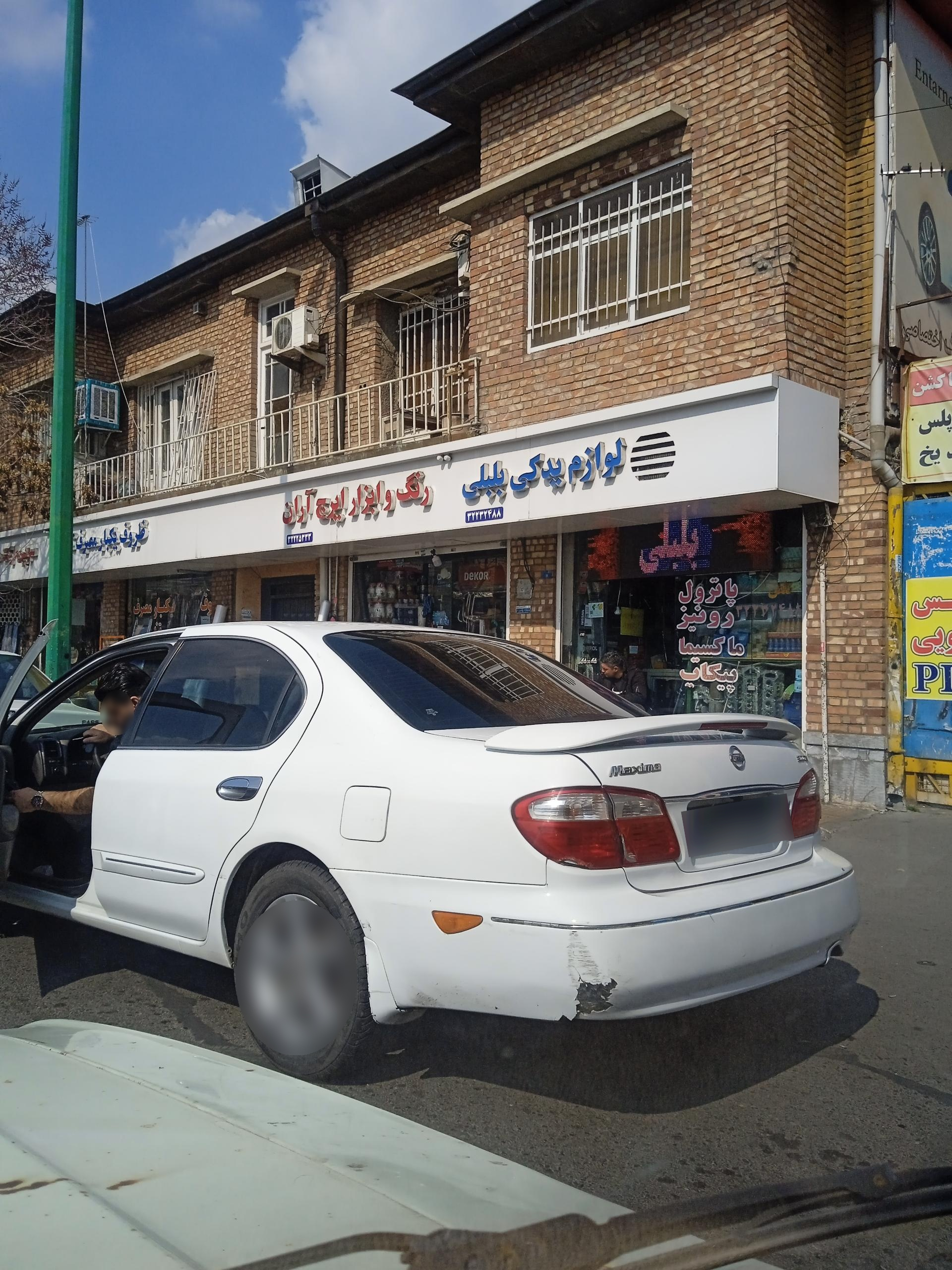 عکس رنگ و ابزار آران