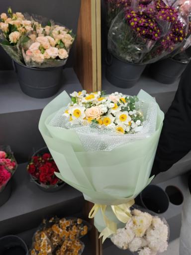 عکس گلفروشی نازگل 