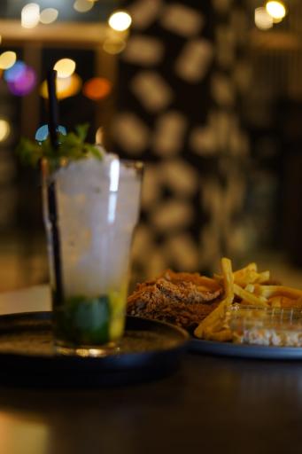 عکس کافه فست فود دومینو