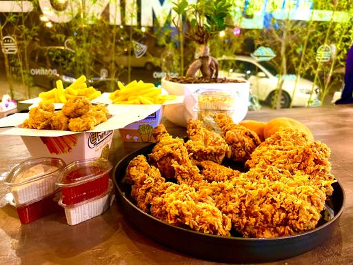 عکس کافه فست فود دومینو