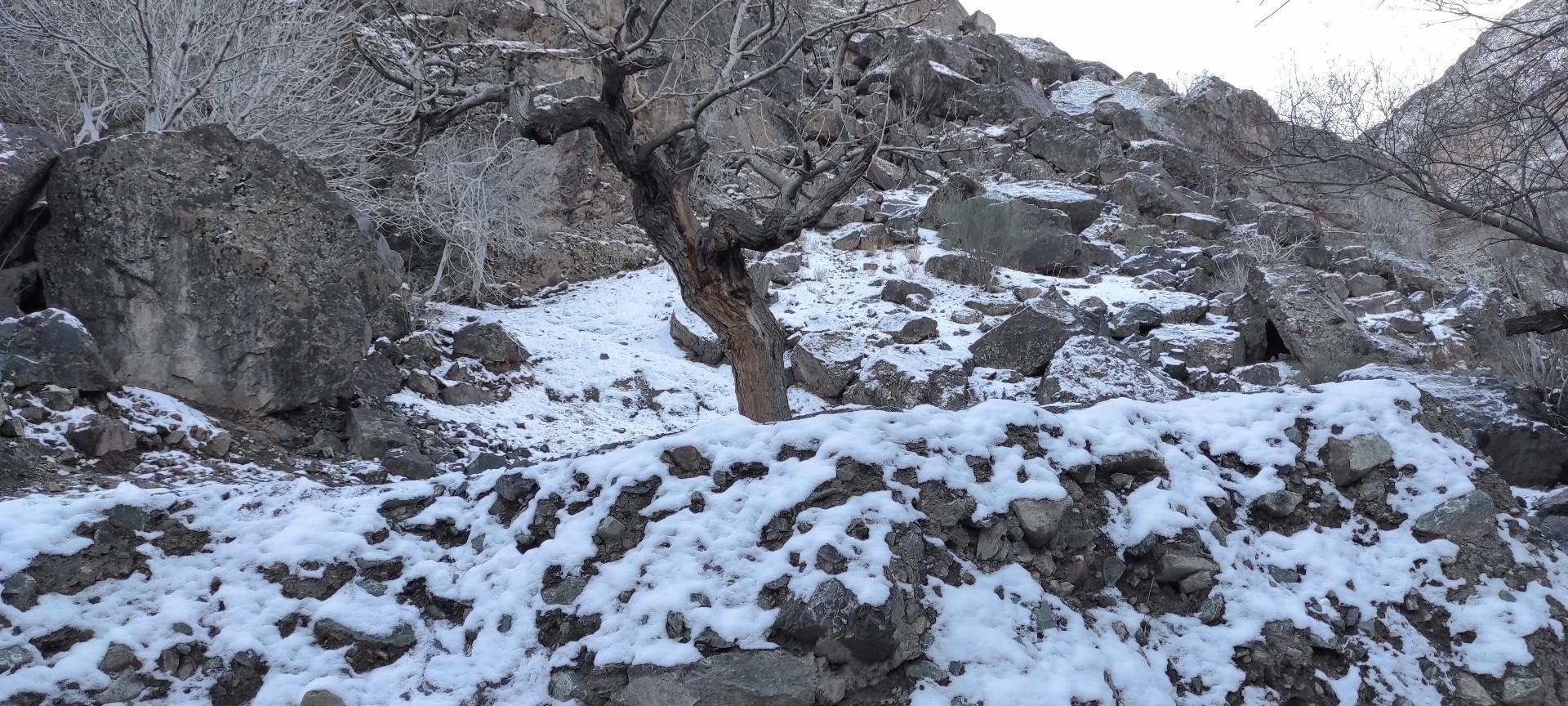 عکس چشمه آب معدنی بند دره