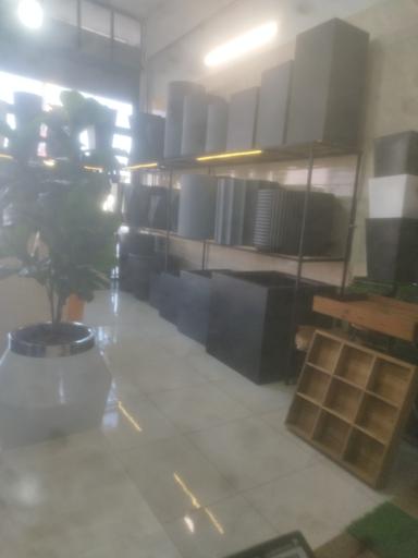 عکس پخش گلدان و لوازم باغی مهیار پلاست