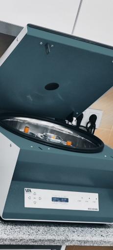 عکس آزمایشگاه درمانگاه صابر