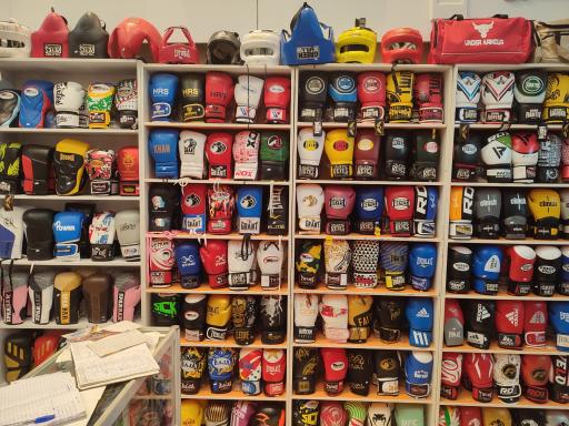 عکس فروشگاه لوازم ورزشی المپیک