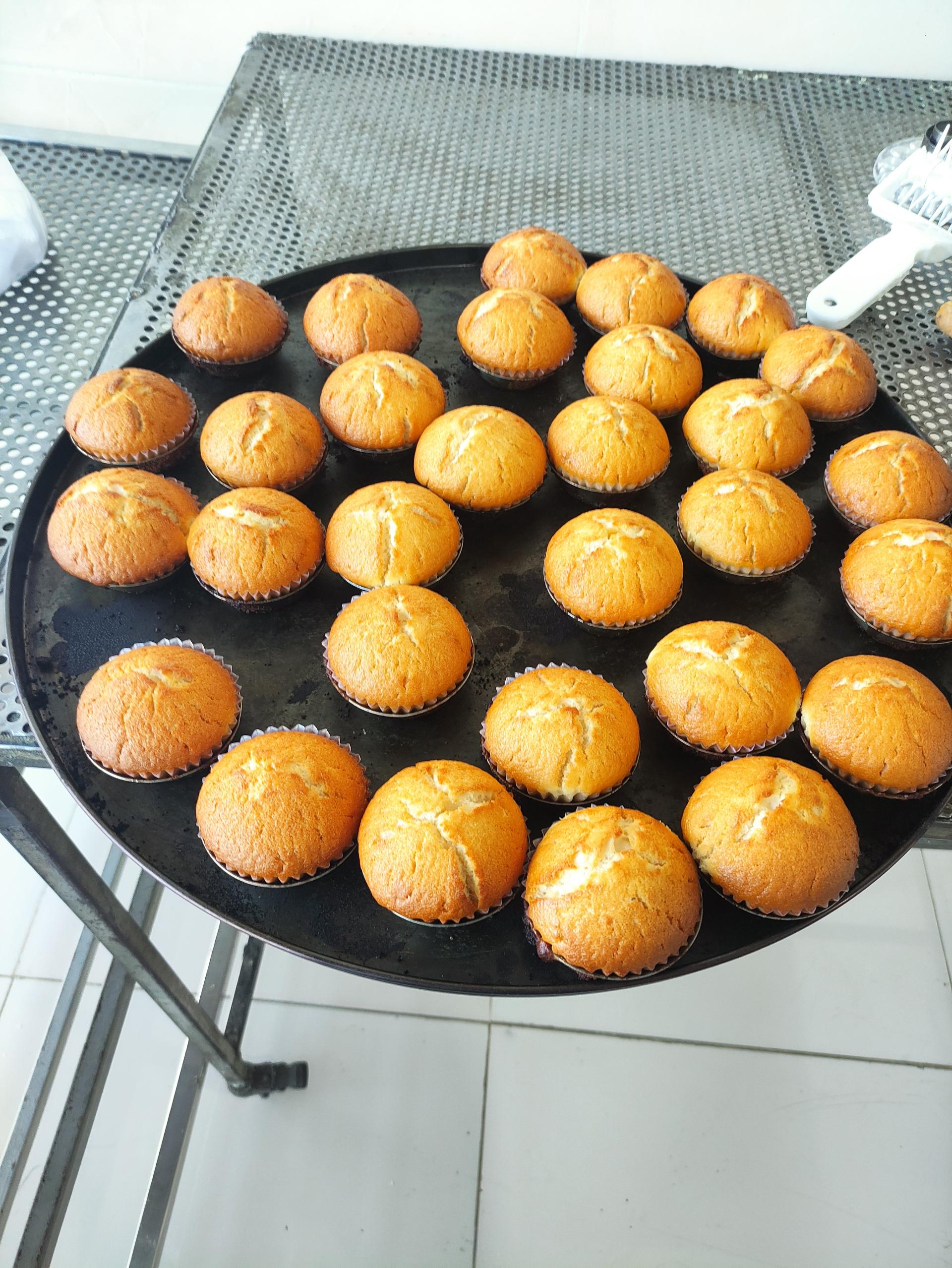 عکس کلوچه پزی پدر 