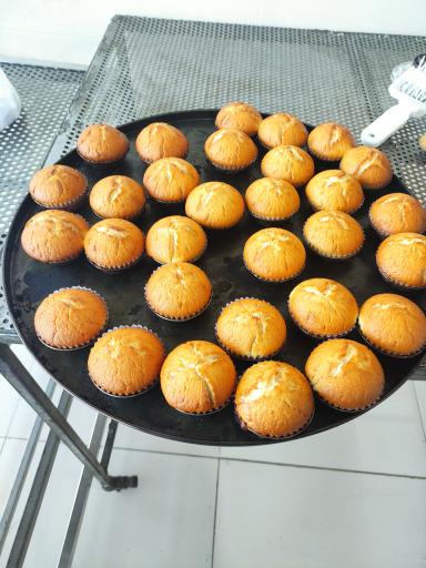 عکس کلوچه پزی پدر 