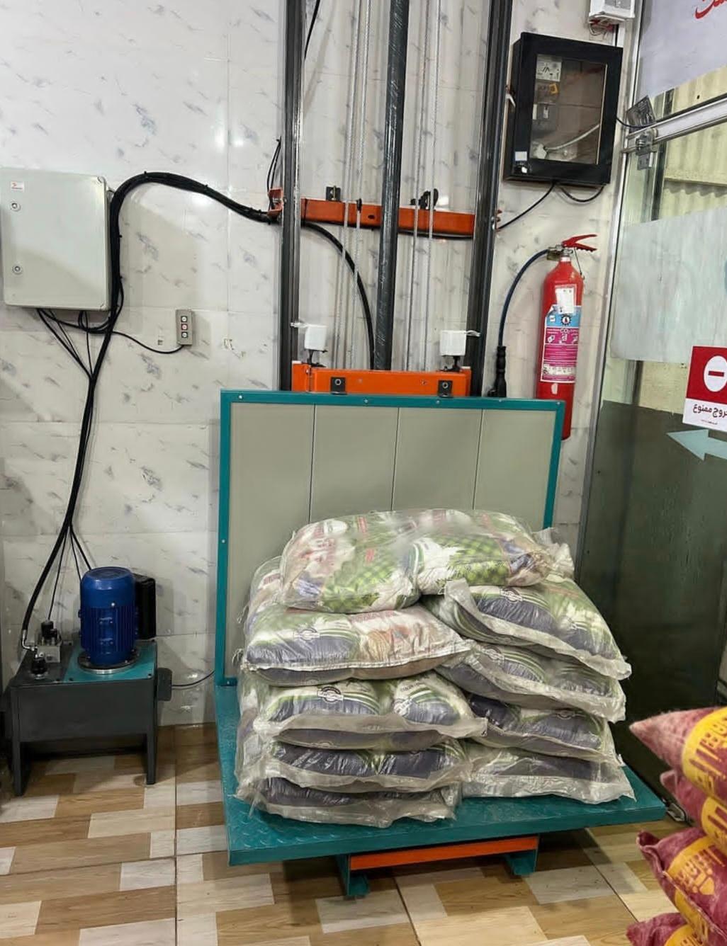 عکس آسانسور باران 