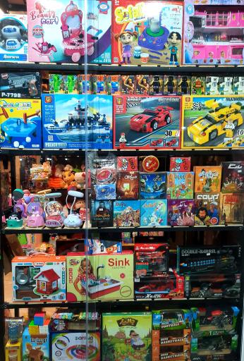 عکس فروشگاه اسباب بازی و عروسک بهار