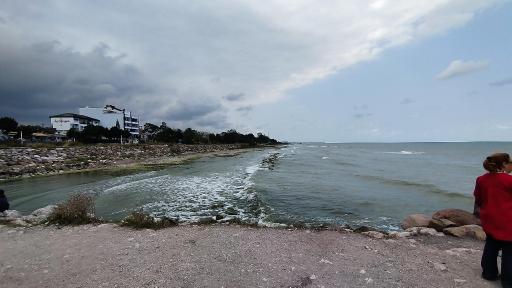 عکس ساحل سنگی کپورچال