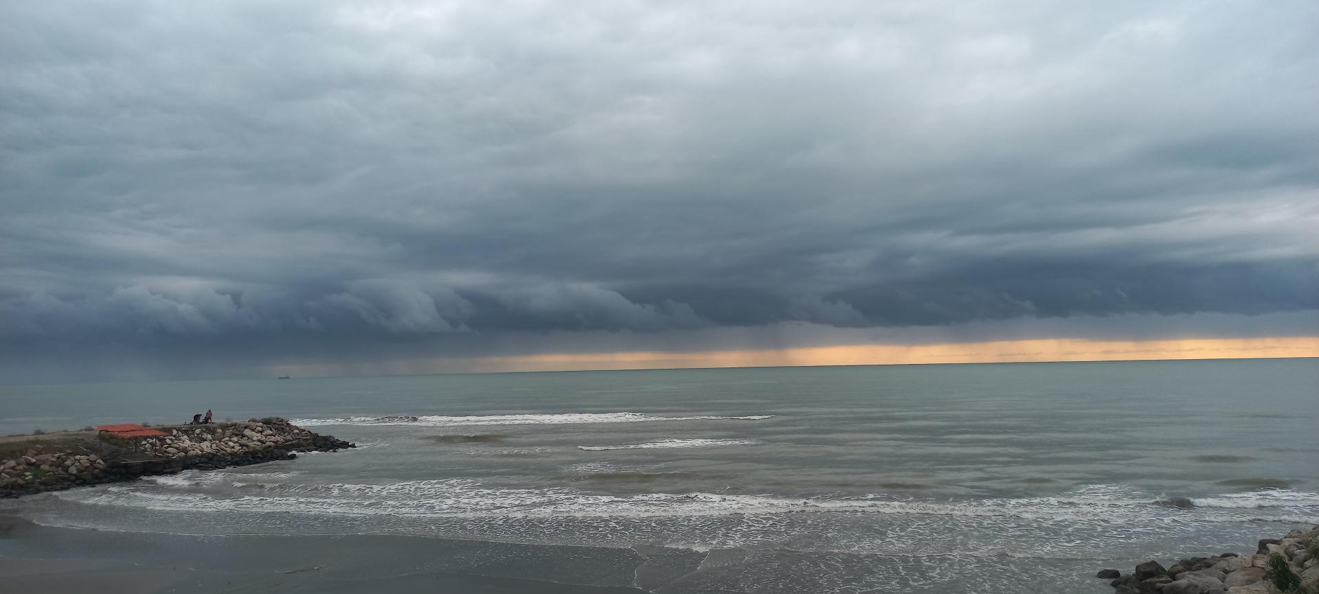 عکس ساحل سنگی کپورچال