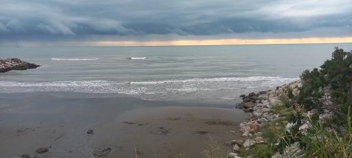 عکس ساحل سنگی کپورچال