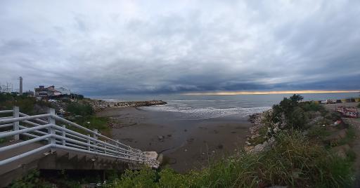 عکس ساحل سنگی کپورچال