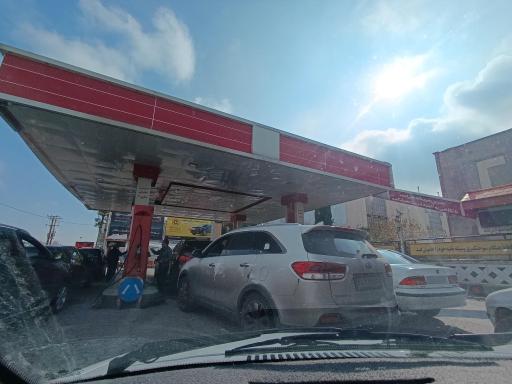 عکس پمپ بنزین معلم