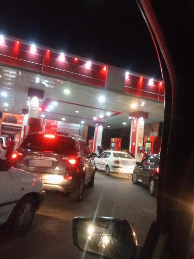 عکس پمپ بنزین معلم