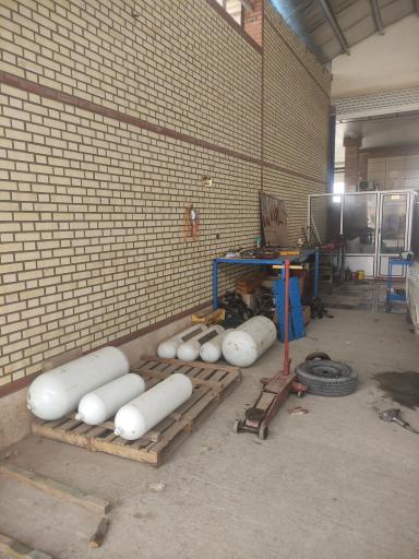 عکس مرکز خدمات فنی خودروهای گازسوز طاووس مهر نیک