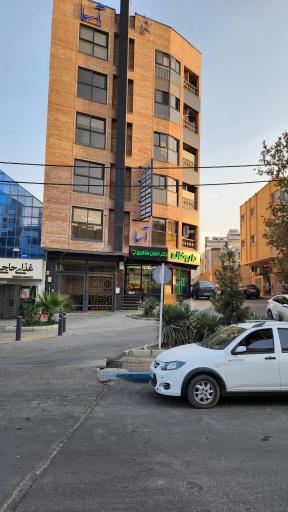 عکس کلینیک فوق‌ تخصصی درد ستون فقرات دکتر نادری افشار