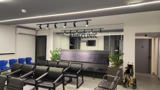 عکس کلینیک فوق‌ تخصصی درد ستون فقرات دکتر نادری افشار