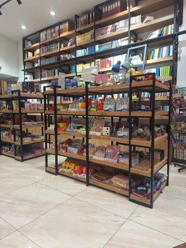 عکس کافه‌ کتاب مشق شب