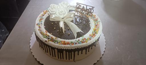 عکس شیرینی سرای بلوط