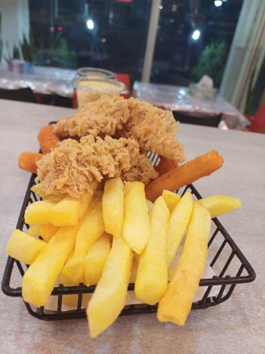 عکس پیتزا و سوخاری دکاموند