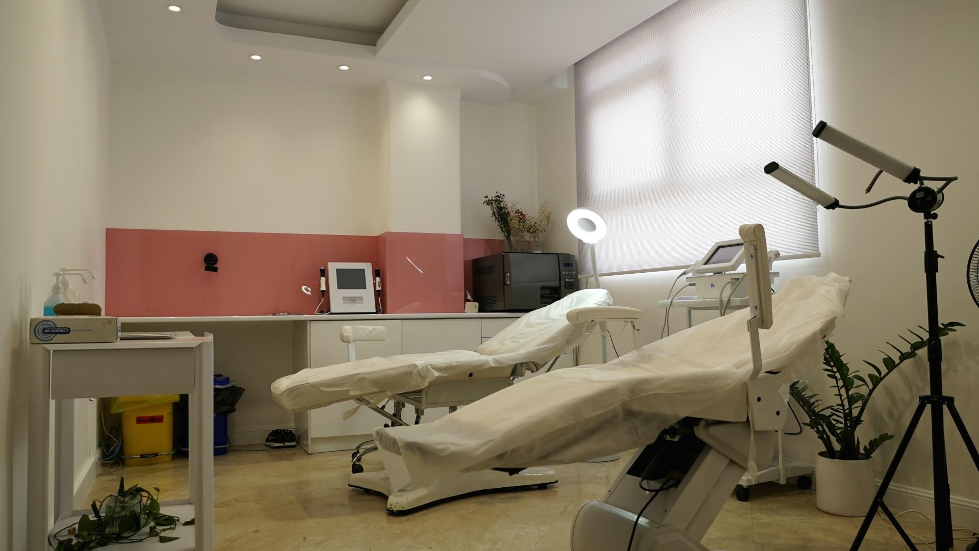 عکس مرکز تخصصی فک و صورت دکتر بهاری