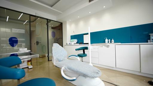 عکس مرکز تخصصی فک و صورت دکتر بهاری