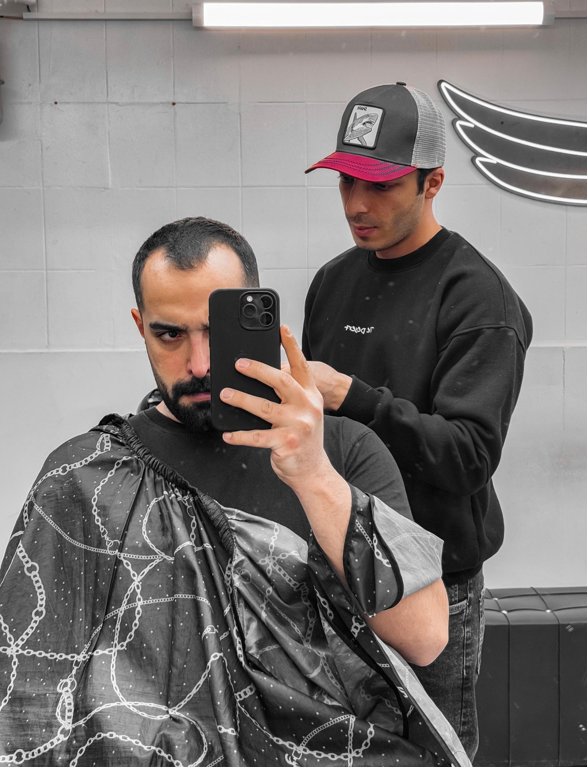 عکس آرایشگاه مردانه صحرا