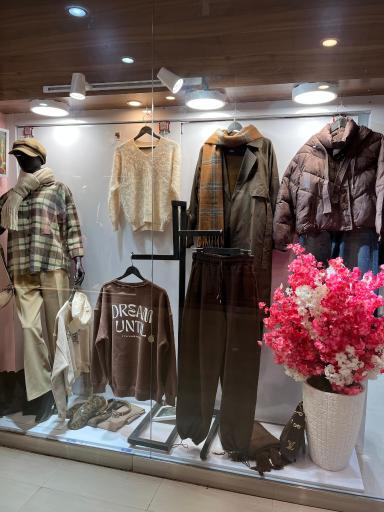 عکس فروشگاه لباس زنانه