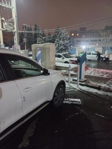 عکس ایستگاه شارژ بوستان نهج البلاغه