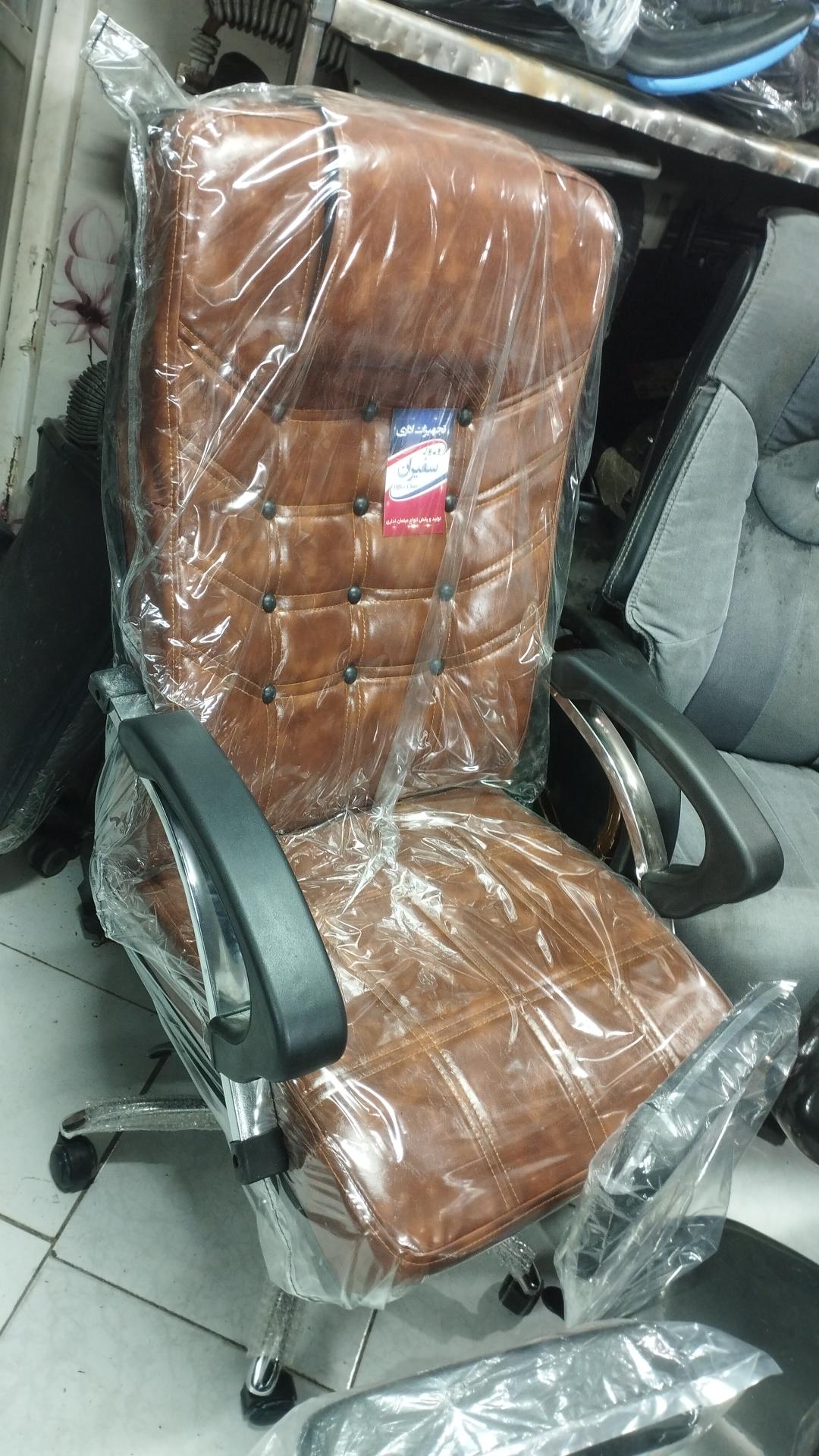 عکس پخش میز صندلی اداری