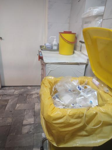 عکس درمانگاه شبانه روزی اسفند