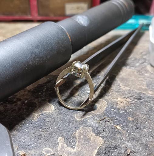 عکس آموزشگاه فنی حرفه ای طلا و جواهرسازی راف