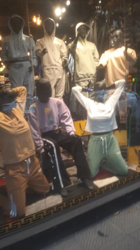 عکس فروشگاه کلاغ سفید