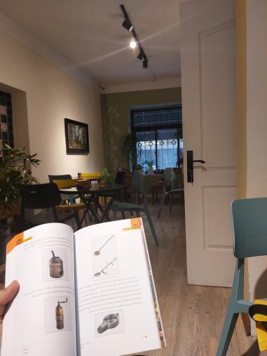 عکس کافه کتاب خانه فرزین