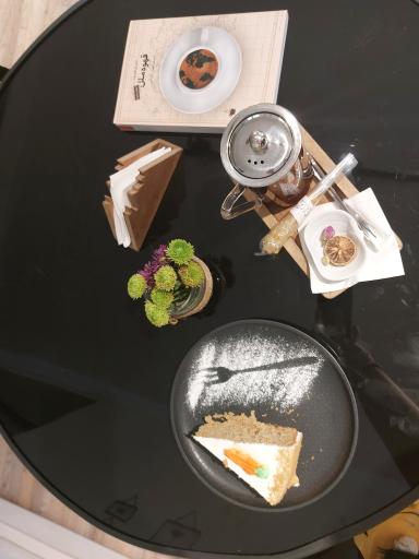 عکس کافه کتاب خانه فرزین