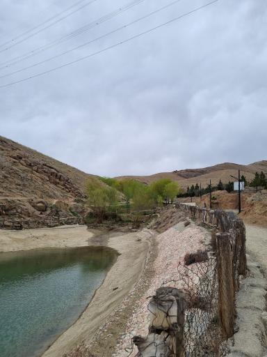 آبگیر خاکی باغستان