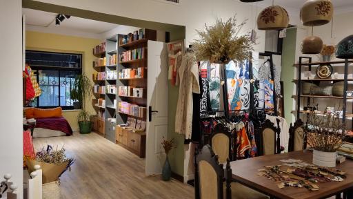 عکس کافه کتاب خانه فرزین