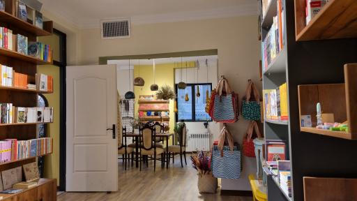 عکس کافه کتاب خانه فرزین