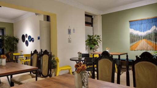 عکس کافه کتاب خانه فرزین