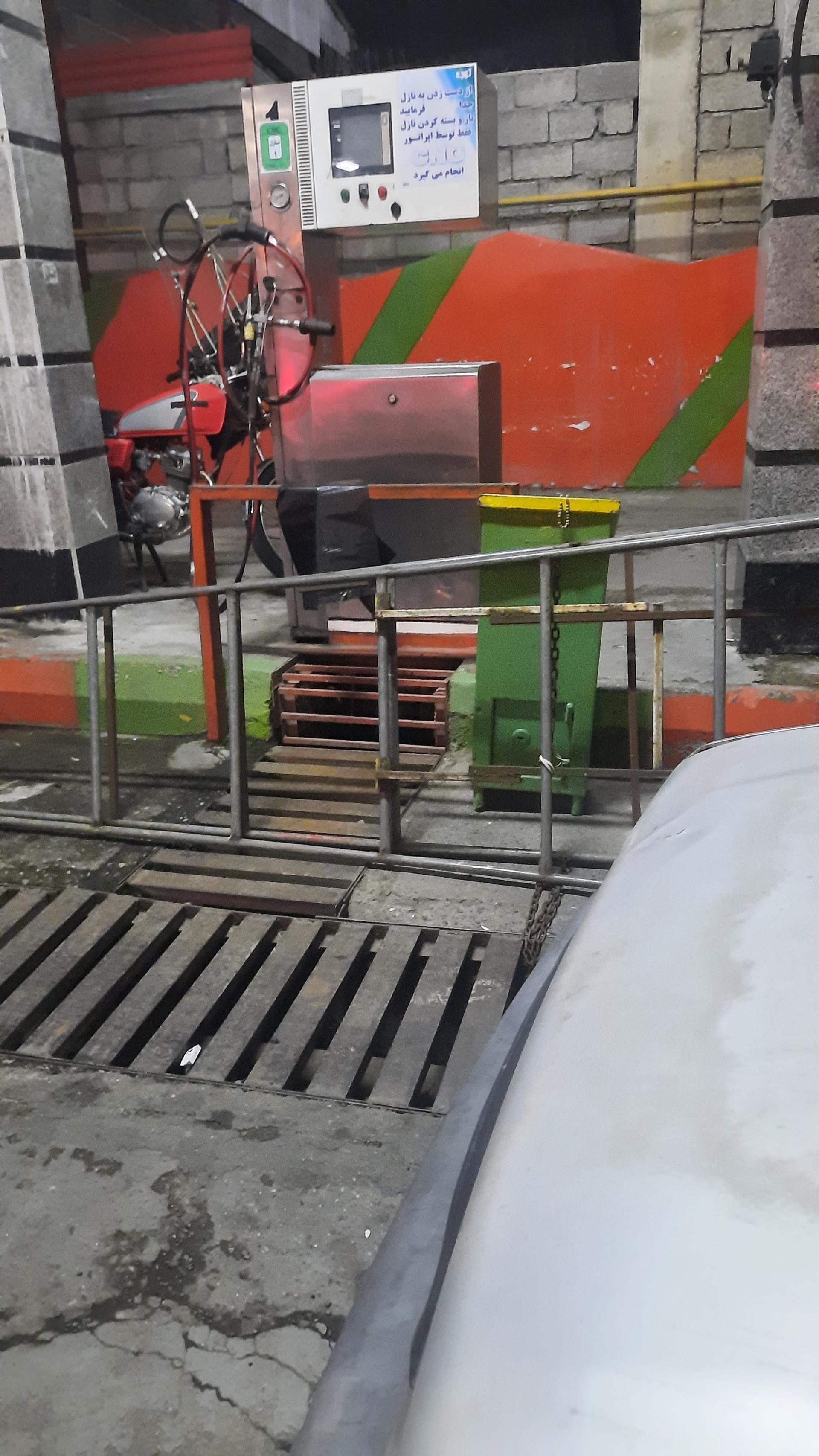 عکس پمپ بنزین و گاز بابایی شلمان