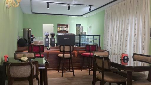 عکس کافه کتاب حالیا