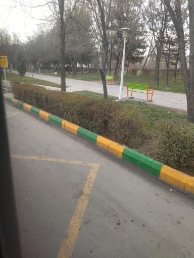 عکس ایستگاه اتوبوس ابتدای شهید ناصری
