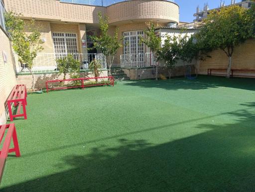 عکس دبیرستان پسرانه پرتو علوی متوسطه اول