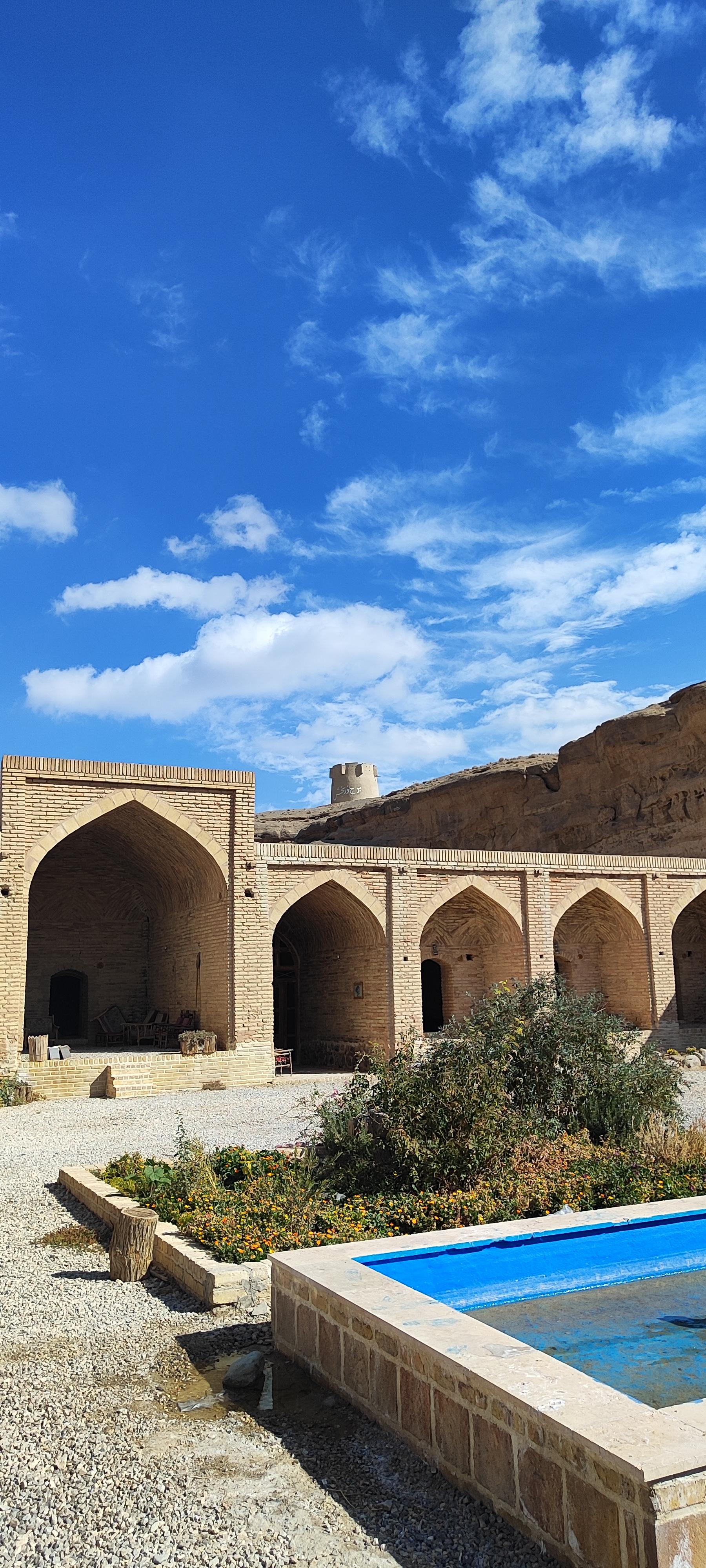 عکس کاروانسرای ایزدخواست