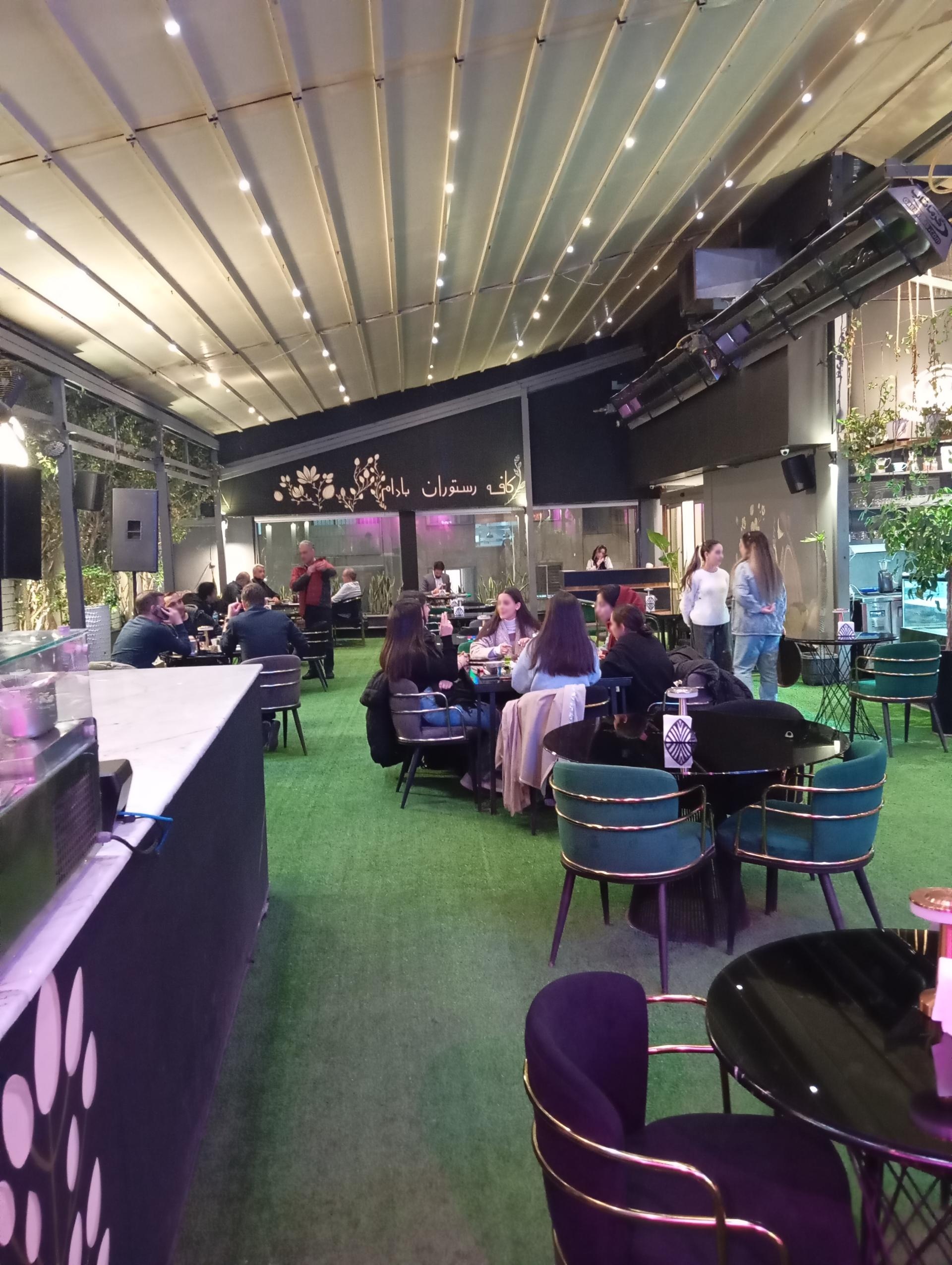 عکس کافه رستوران بادام