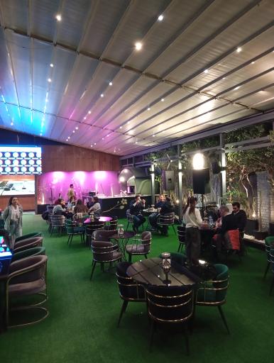 عکس کافه رستوران بادام