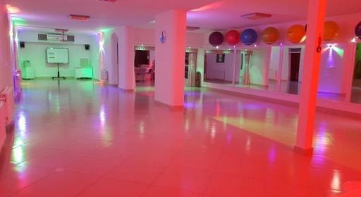 عکس باشگاه یوگا پرنده آزاد