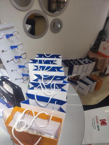 عکس بینایی سنجی و عینک سریتا 