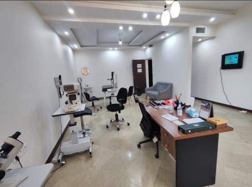 عکس بینایی سنجی و عینک سریتا 