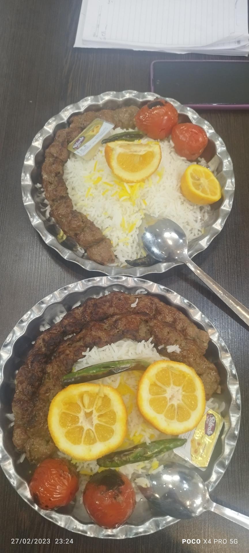 عکس تهیه غذای برادران کماسی